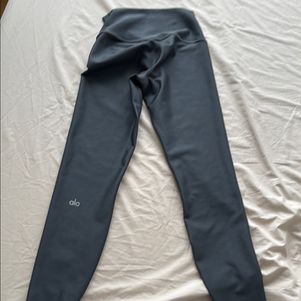 ALO Yoga Gray Leggings Form-Fitting Athletic Wear
